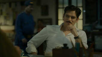 Safed Kapde, Kaale Dil