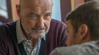 Un Monsieur Triste En Costume